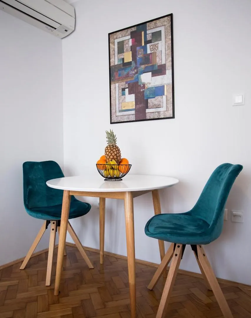 Studio Apartment Zen Split